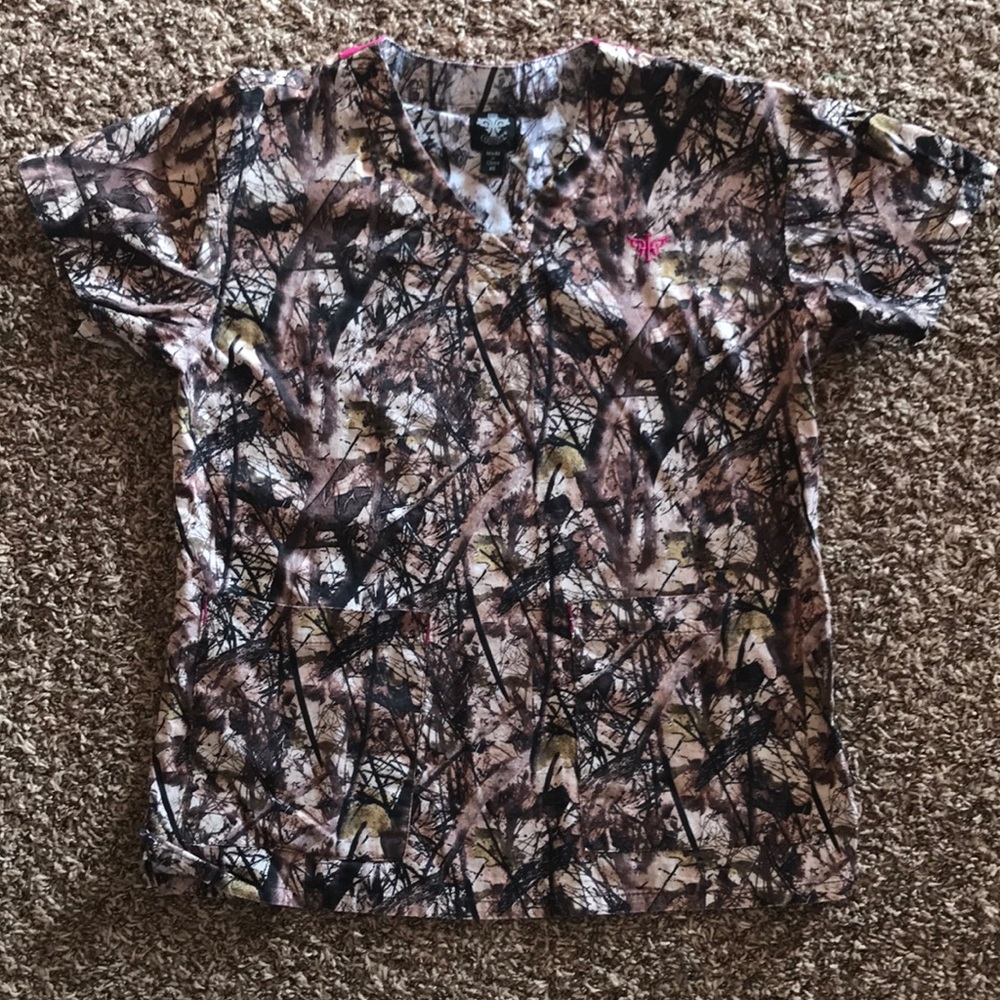 Med Couture Camo scrub top XS